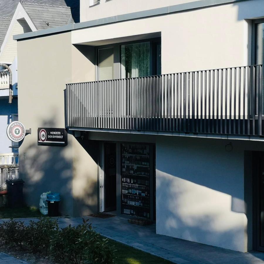 Iris Appartement In Heviz Mit Tiefgarage Und Panoramaaussicht Exterior photo